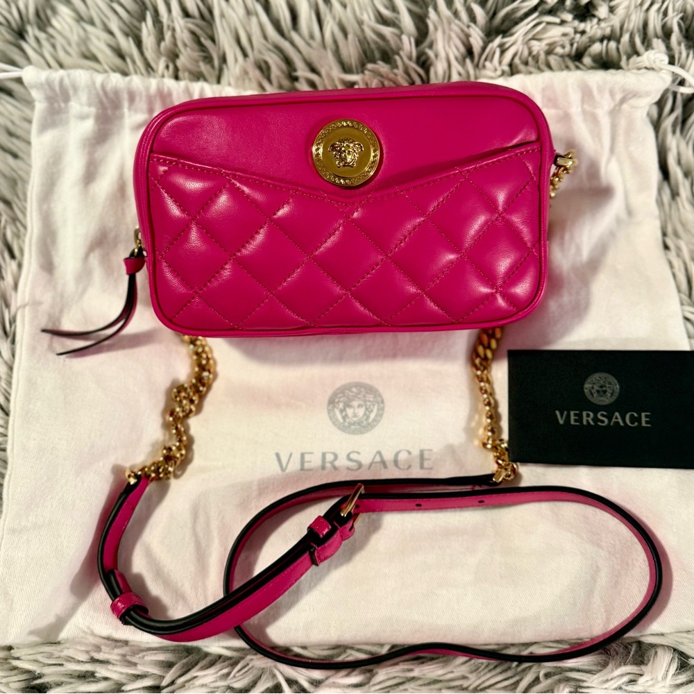 Versace Pink Quilted lambskin Leather Crossbody camera Bag. like New! 🩷